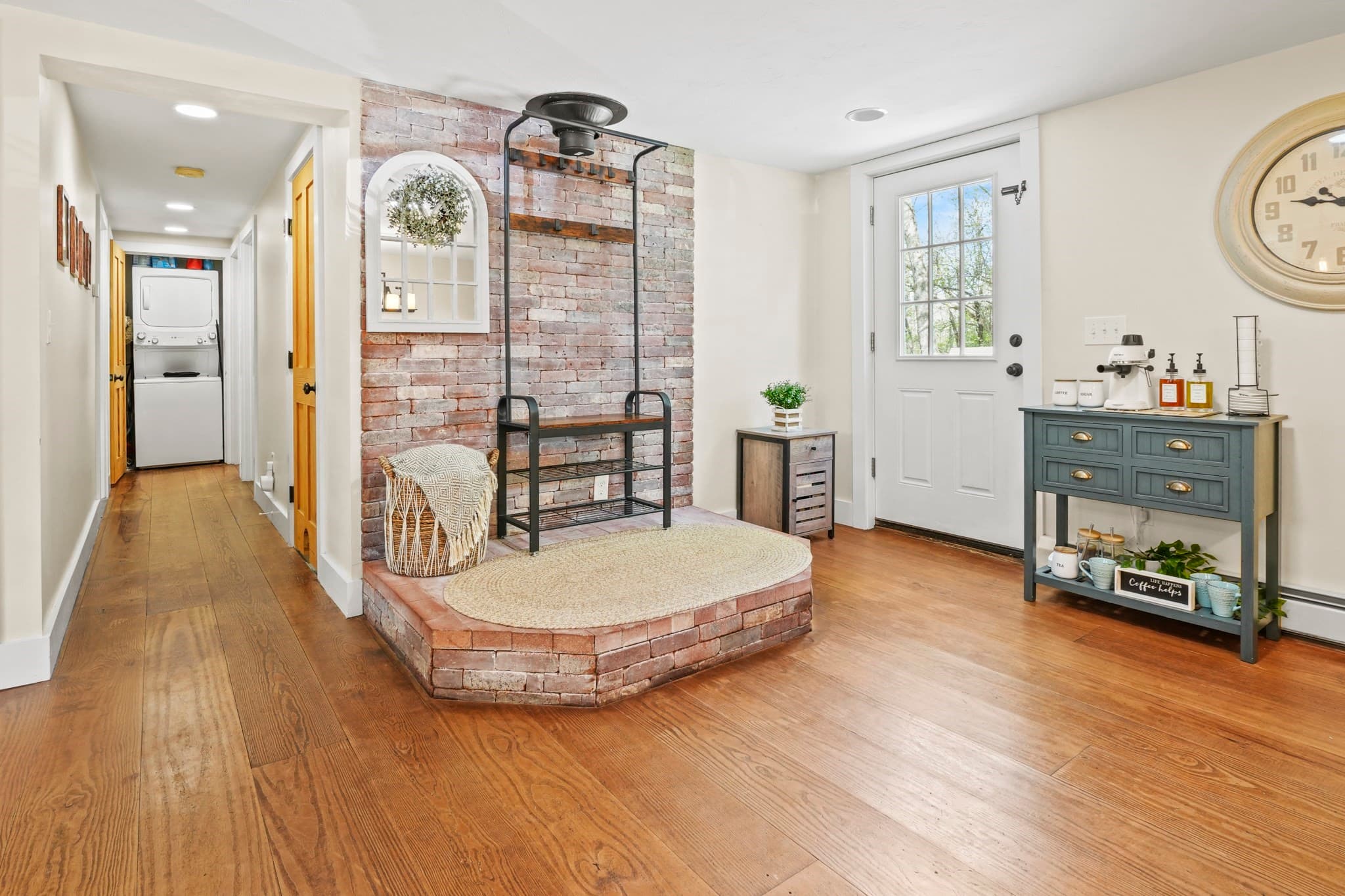 Single Family Residence at 44 Little Alum Road, Brimfield MA 01010, photo 3 of 30
