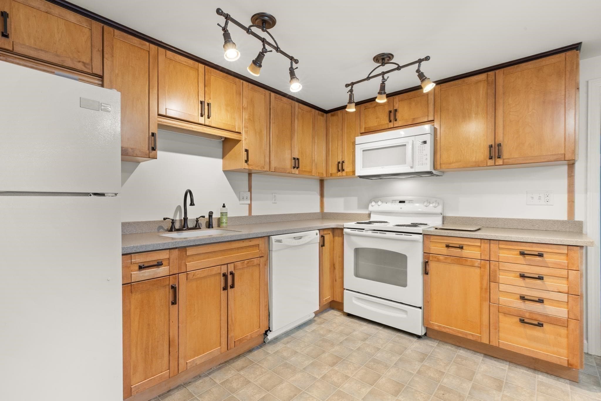 Single Family Residence at 48 Marlboro Road, Woburn MA 01801, photo 16 of 40