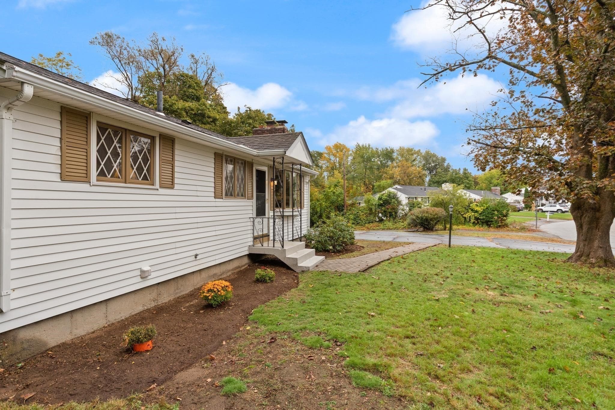 Single Family Residence at 48 Marlboro Road, Woburn MA 01801, photo 7 of 40