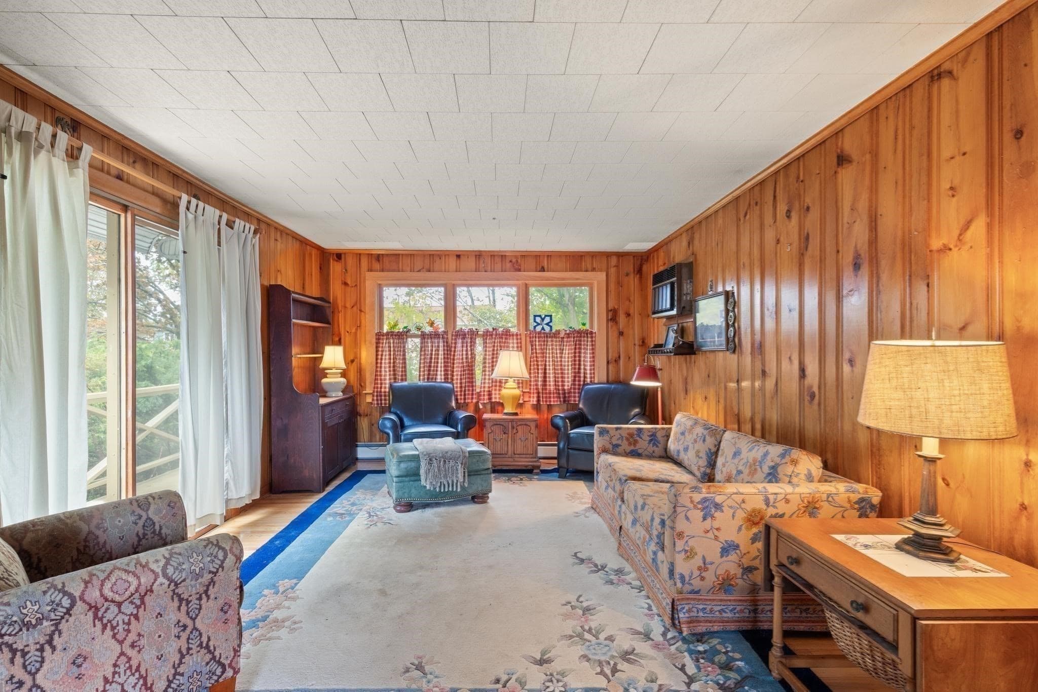 Single Family Residence at 48 Marlboro Road, Woburn MA 01801, photo 10 of 40