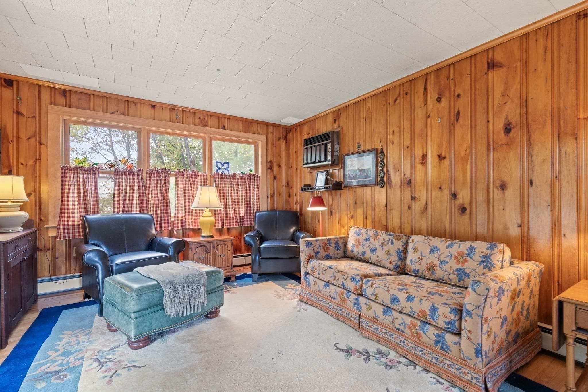 Single Family Residence at 48 Marlboro Road, Woburn MA 01801, photo 11 of 40