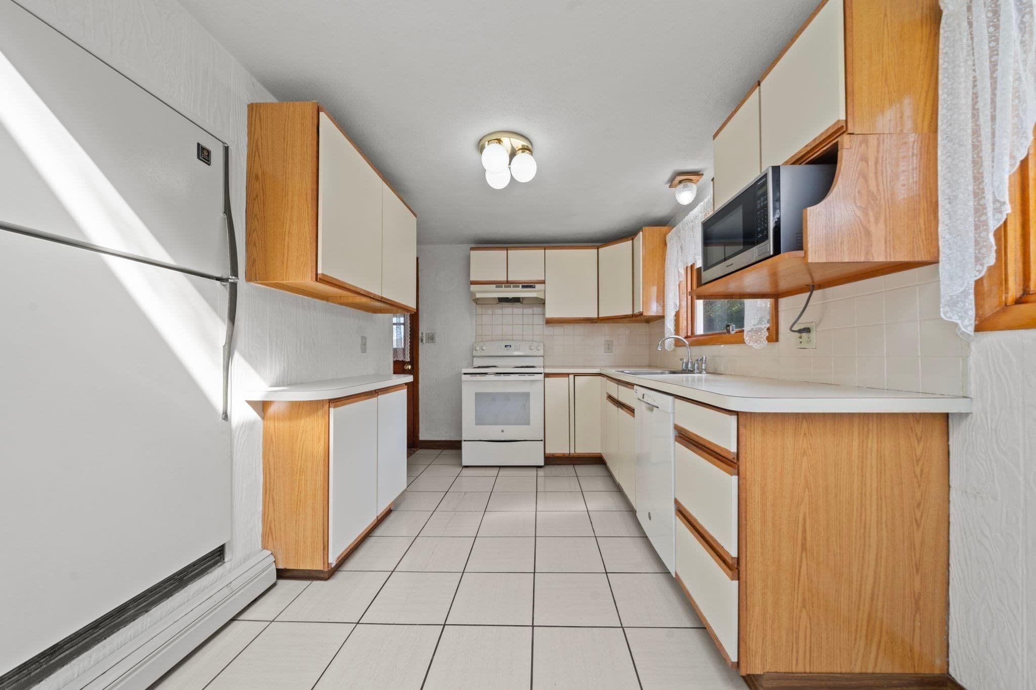 Single Family Residence at 5 Anderson St, Peabody MA 01960, photo 9 of 38