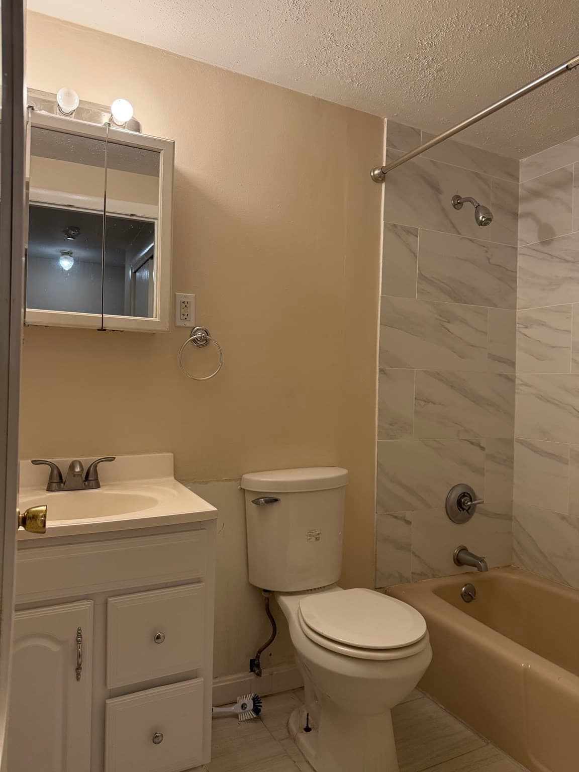 Condominium at 5 Patricia Drive # 5, Tyngsborough MA 01879, photo 23 of 38