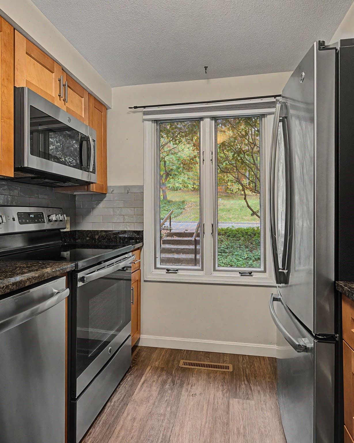 Condominium at 15 Emerson Ct # 15, Amherst MA 01002, photo 6 of 41