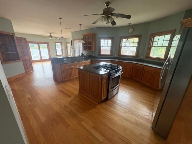 Single Family Residence at 3470 Riverside Ave, Somerset MA 02769, photo 7 of 18