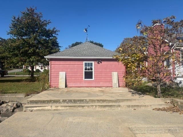 Single Family Residence at 3470 Riverside Ave, Somerset MA 02769, photo 4 of 18