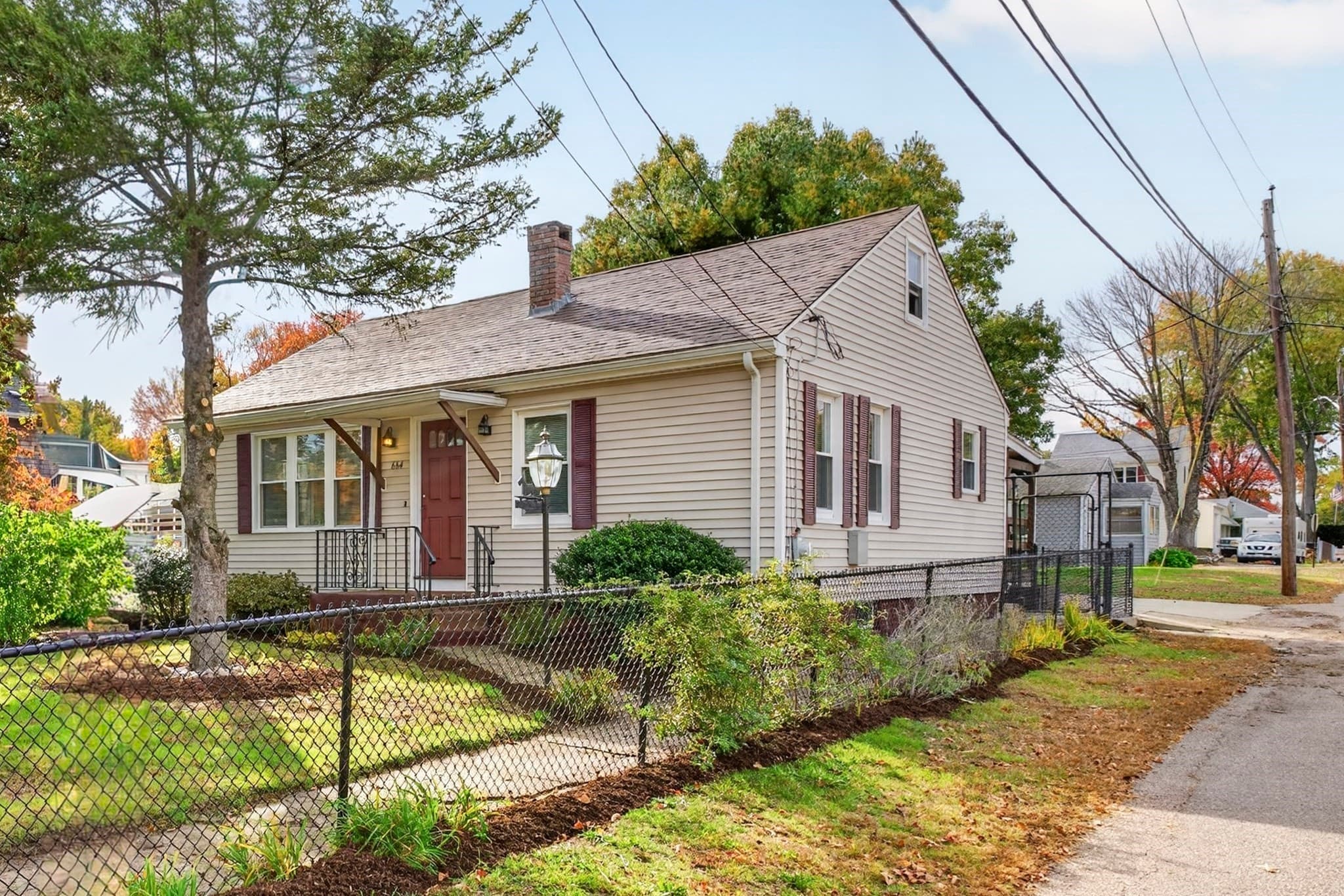 Single Family Residence at 664 Rathbun St, Blackstone MA 01503, Blackstone, photo 2 of 16