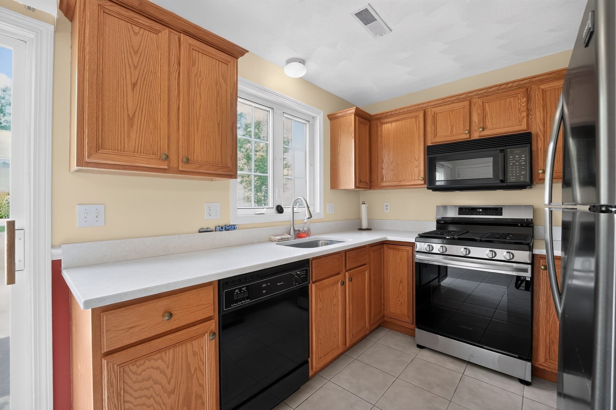 Condominium at 78 Fairway Dr # 78, Tewksbury MA 01876, Tewksbury, photo 9 of 35