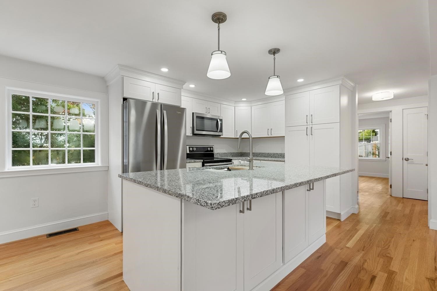Single Family Residence at 12 "hog Hill Rd., Peabody MA 01960, photo 6 of 42