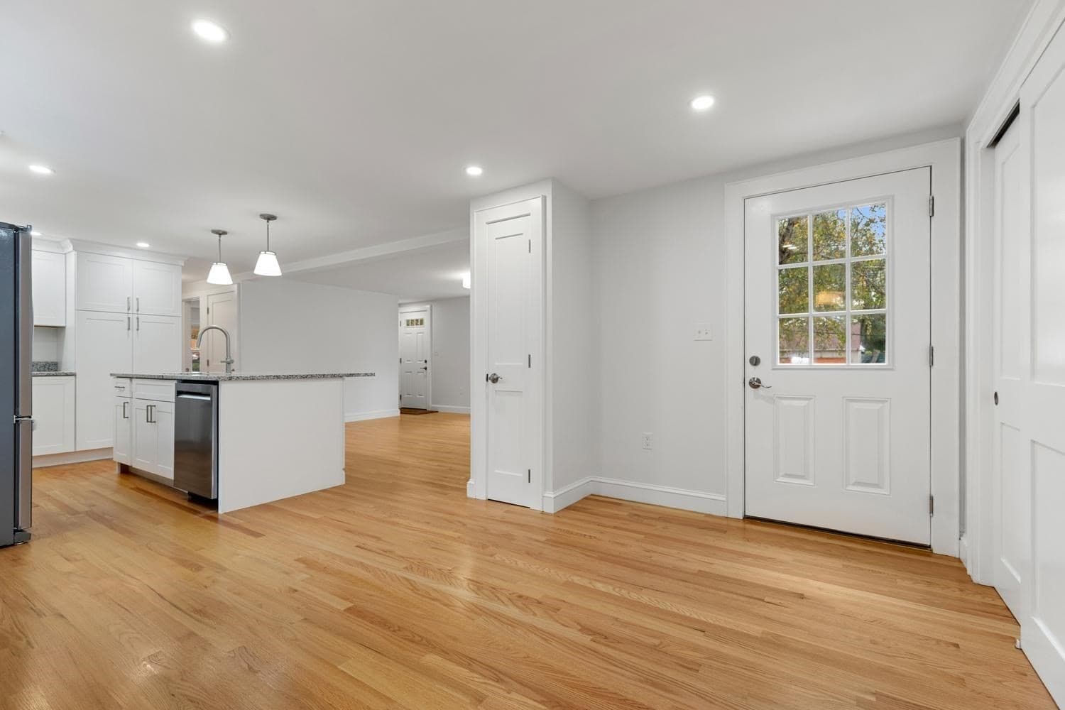 Single Family Residence at 12 "hog Hill Rd., Peabody MA 01960, photo 12 of 42
