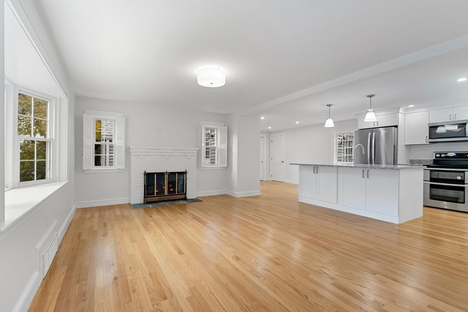 Single Family Residence at 12 "hog Hill Rd., Peabody MA 01960, photo 3 of 42