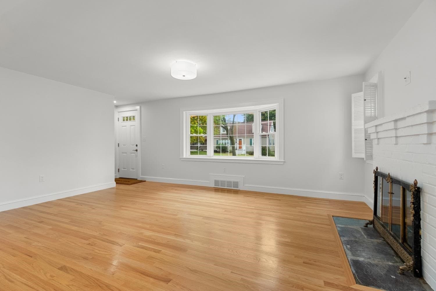 Single Family Residence at 12 "hog Hill Rd., Peabody MA 01960, photo 9 of 42