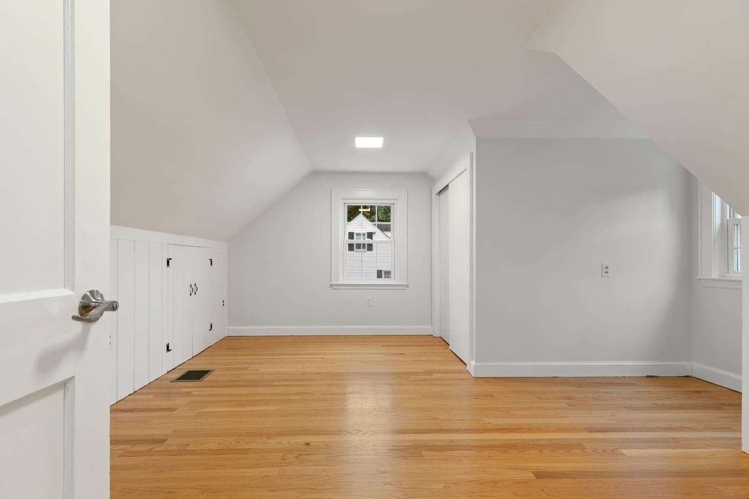 Single Family Residence at 12 "hog Hill Rd., Peabody MA 01960, photo 24 of 42