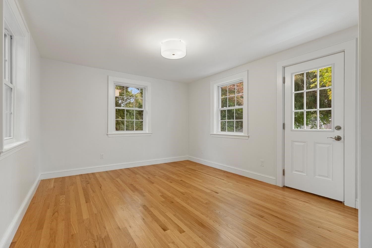Single Family Residence at 12 "hog Hill Rd., Peabody MA 01960, photo 14 of 42