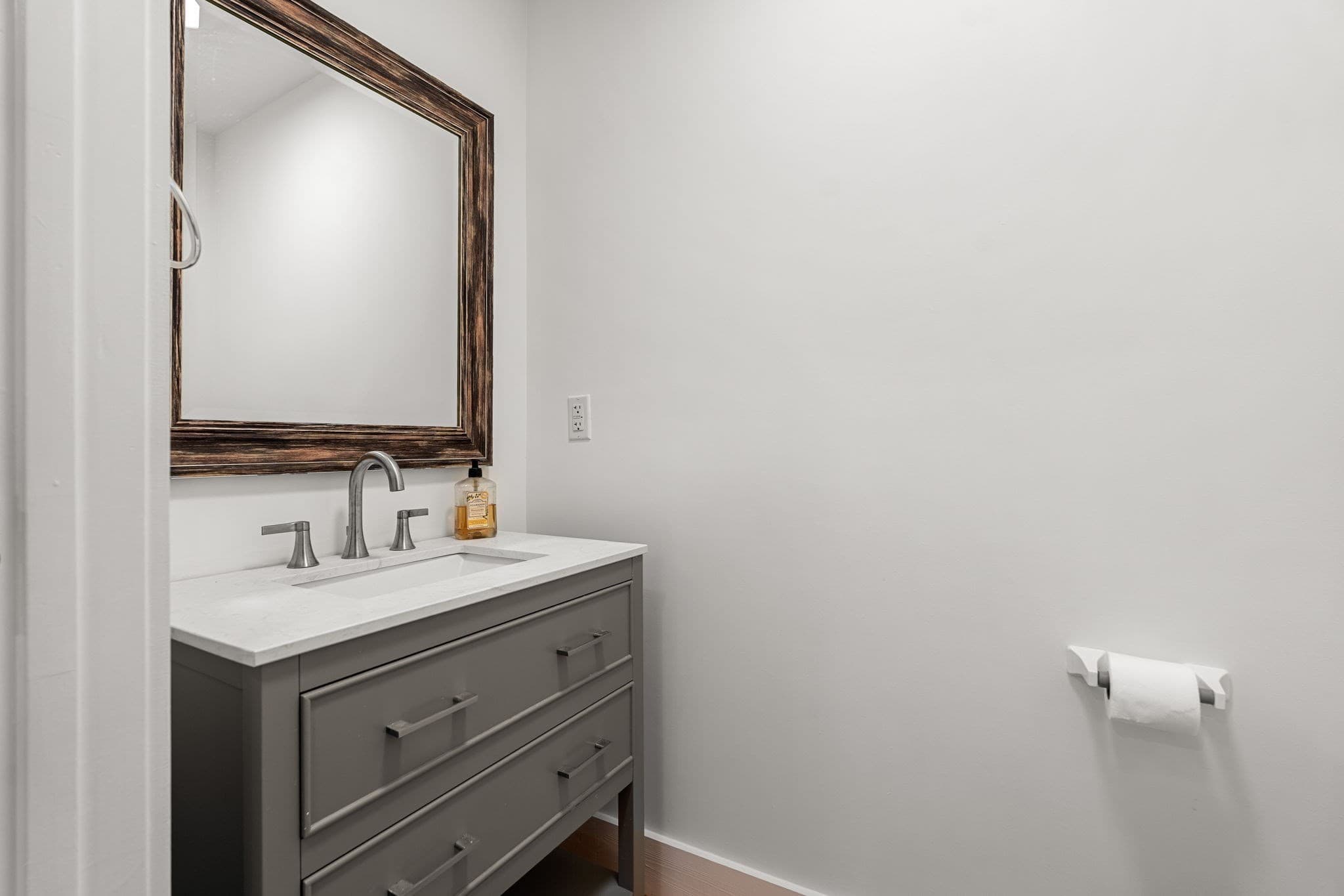 Condominium at 20 Paradise # 20, Swampscott MA 01907, photo 12 of 31