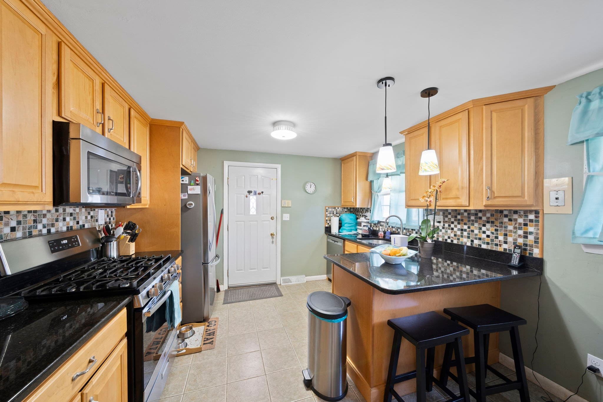 Single Family Residence at 29 Aberdeen St, Brockton MA 02302, photo 5 of 36