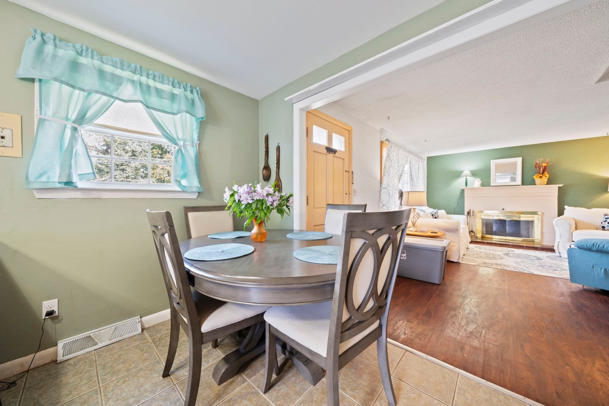 Single Family Residence at 29 Aberdeen St, Brockton MA 02302, photo 9 of 36