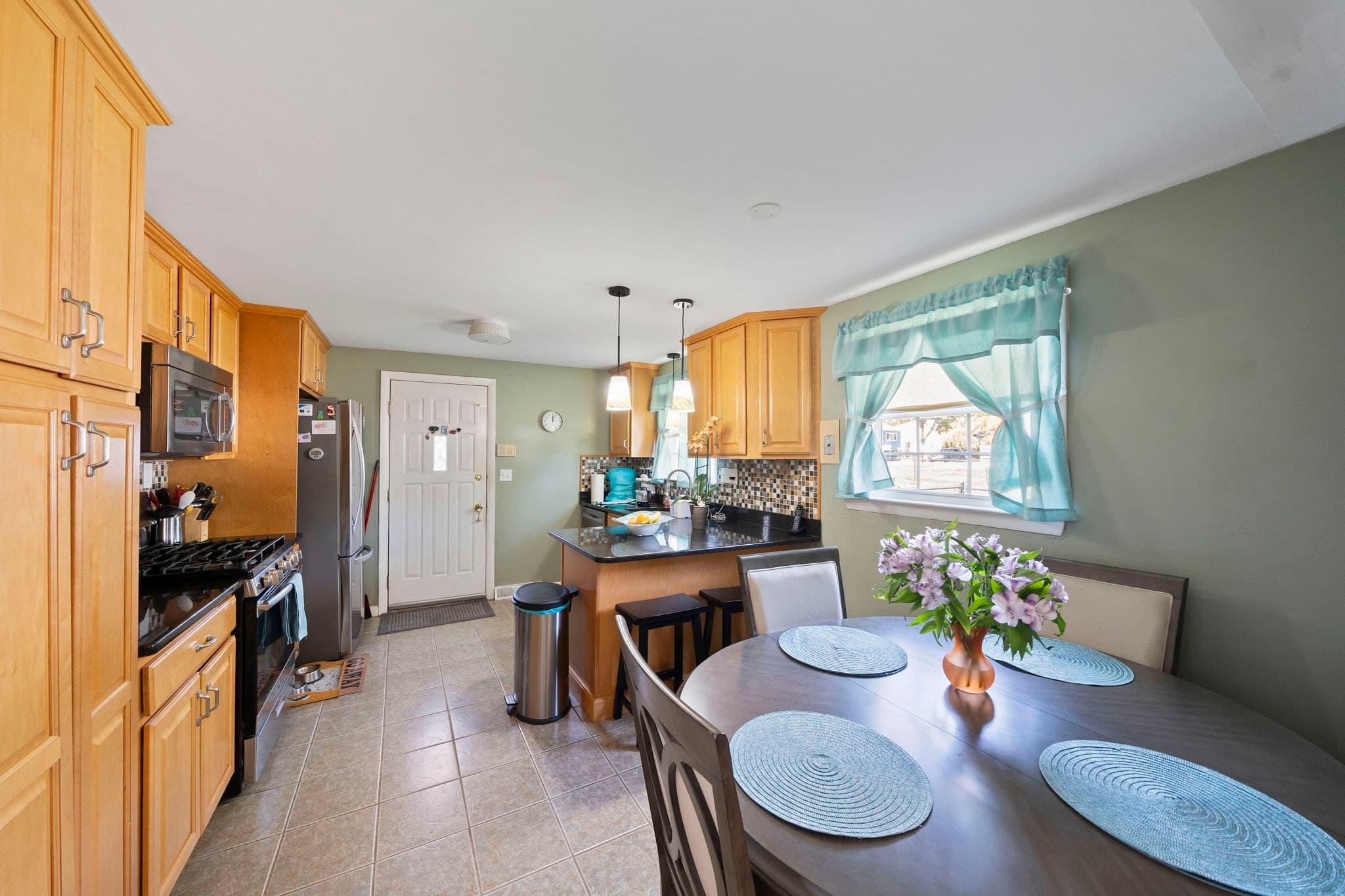 Single Family Residence at 29 Aberdeen St, Brockton MA 02302, photo 4 of 36