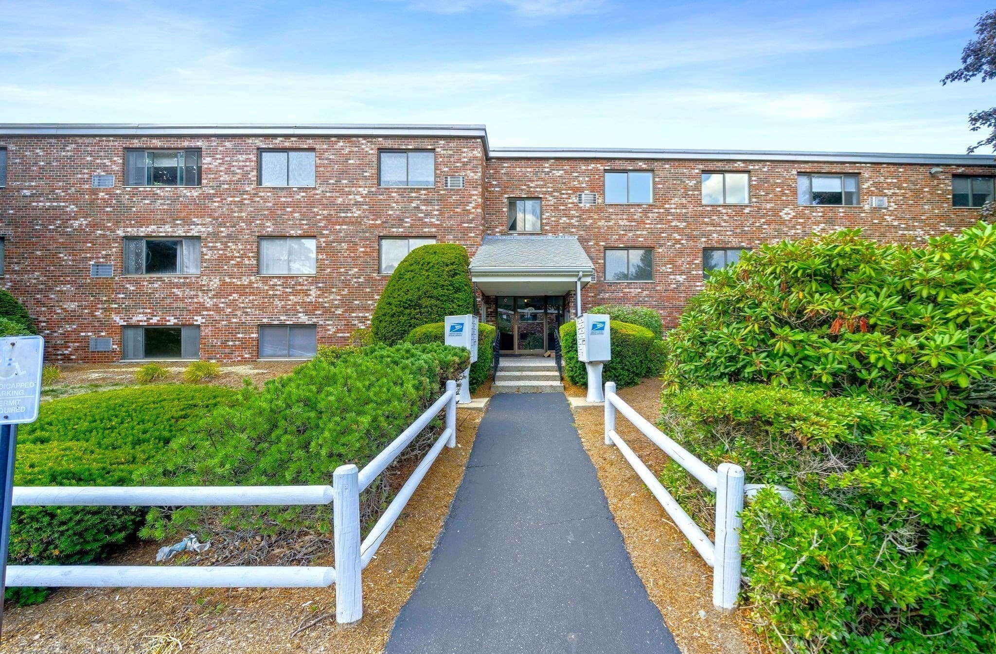 Condominium at 69 Milliken Ave # 1A, Franklin MA 02038, Franklin, photo 3 of 16
