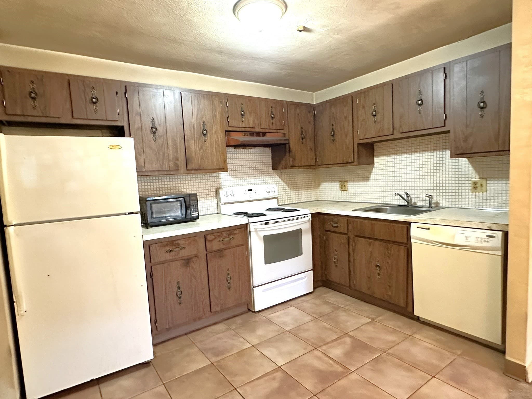 Condominium at 69 Milliken Ave # 1A, Franklin MA 02038, Franklin, photo 5 of 16