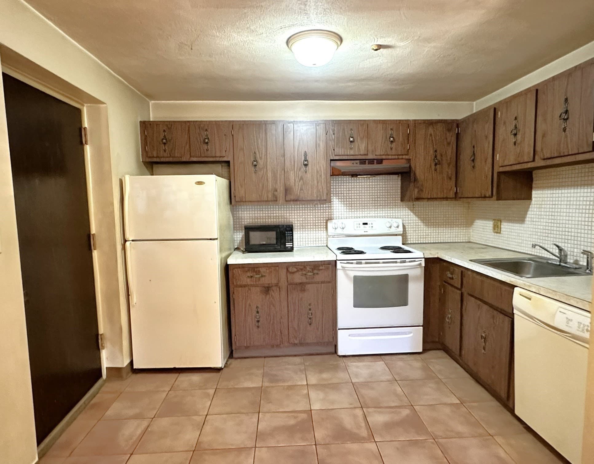 Condominium at 69 Milliken Ave # 1A, Franklin MA 02038, Franklin, photo 4 of 16