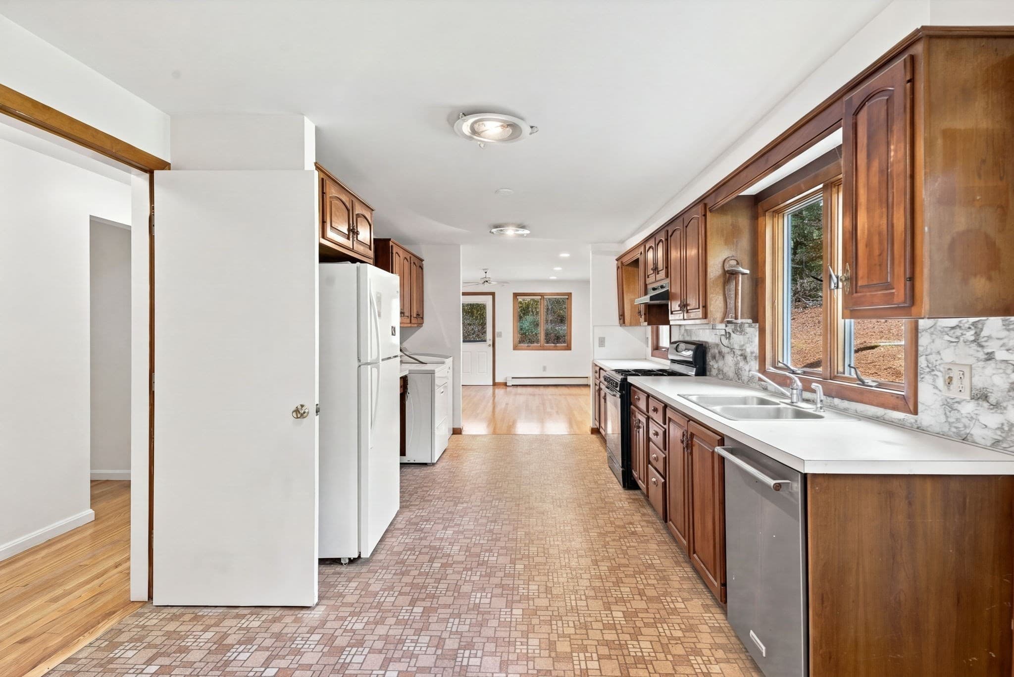 Single Family Residence at 113 Kilburn, Lunenburg MA 01462, Lunenburg, photo 6 of 39