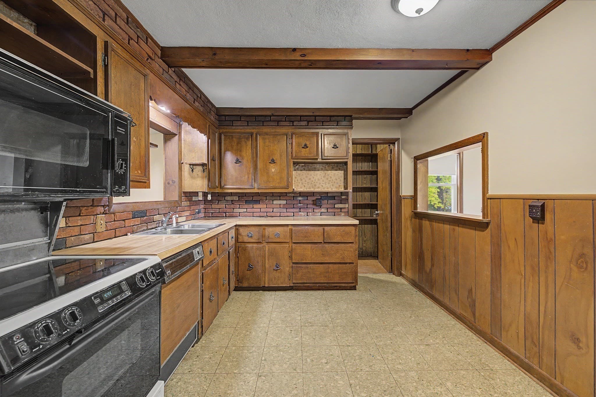 Single Family Residence at 286 Granville Rd, Southwick MA 01077, photo 7 of 42