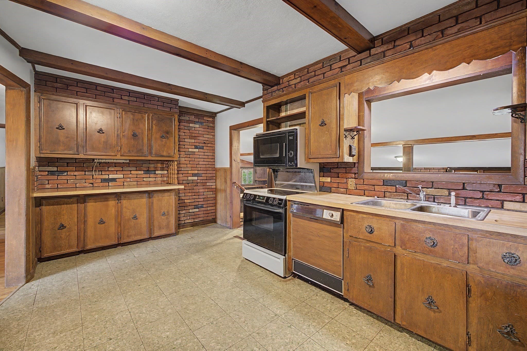 Single Family Residence at 286 Granville Rd, Southwick MA 01077, photo 9 of 42