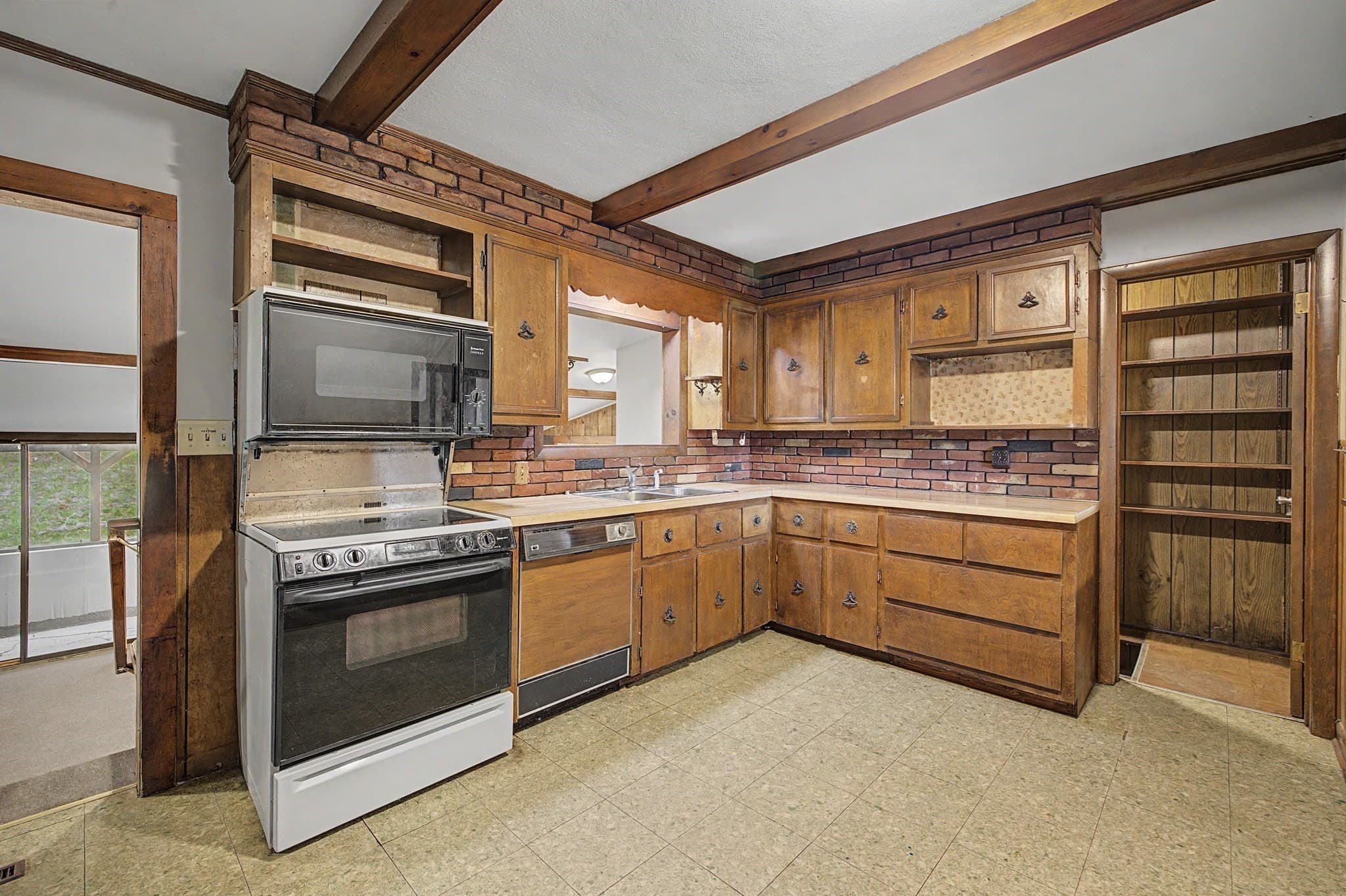 Single Family Residence at 286 Granville Rd, Southwick MA 01077, photo 8 of 42