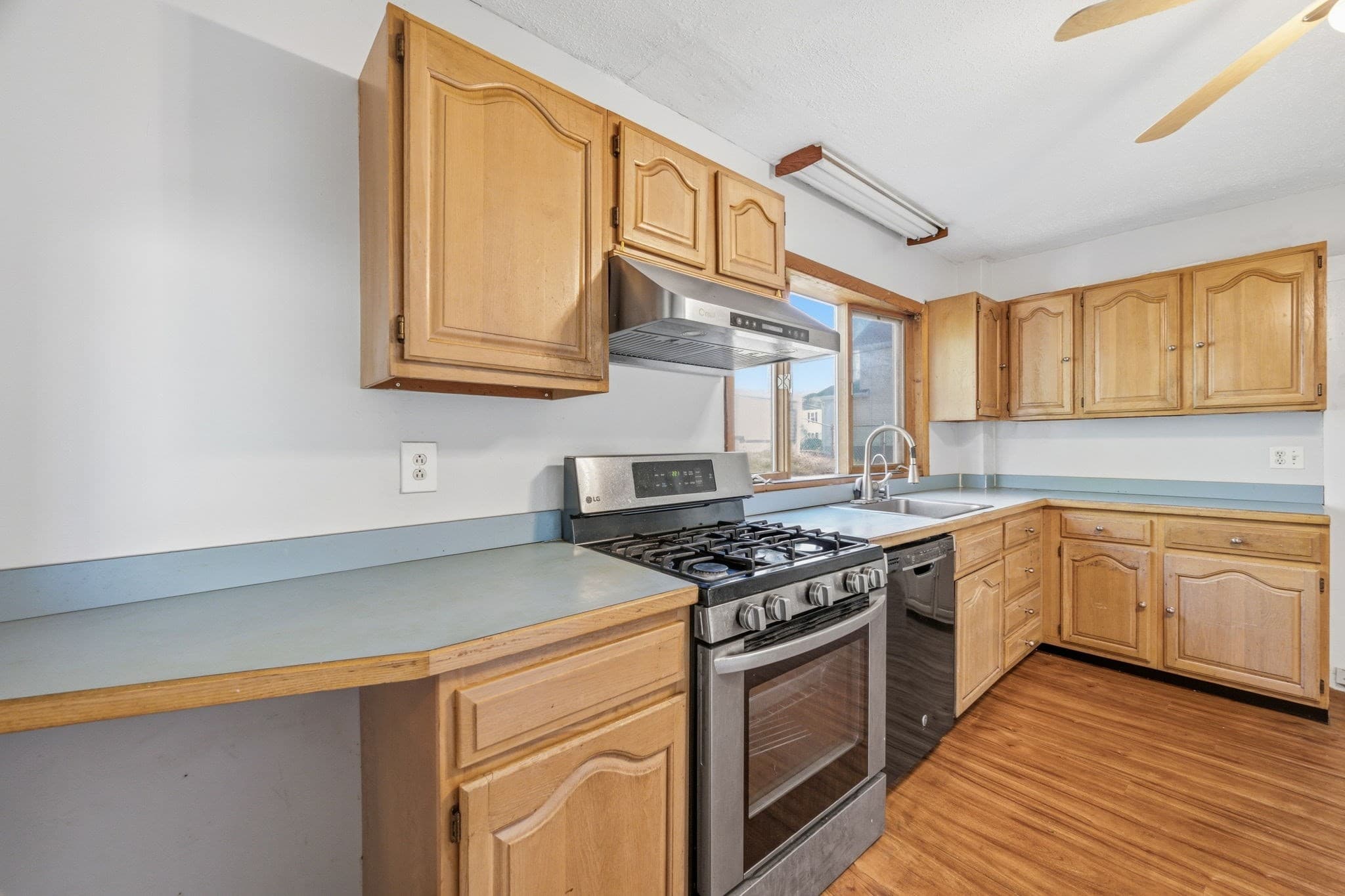Condominium at 28 Vine Ave # 28, Quincy MA 02169, Quincy, photo 15 of 42