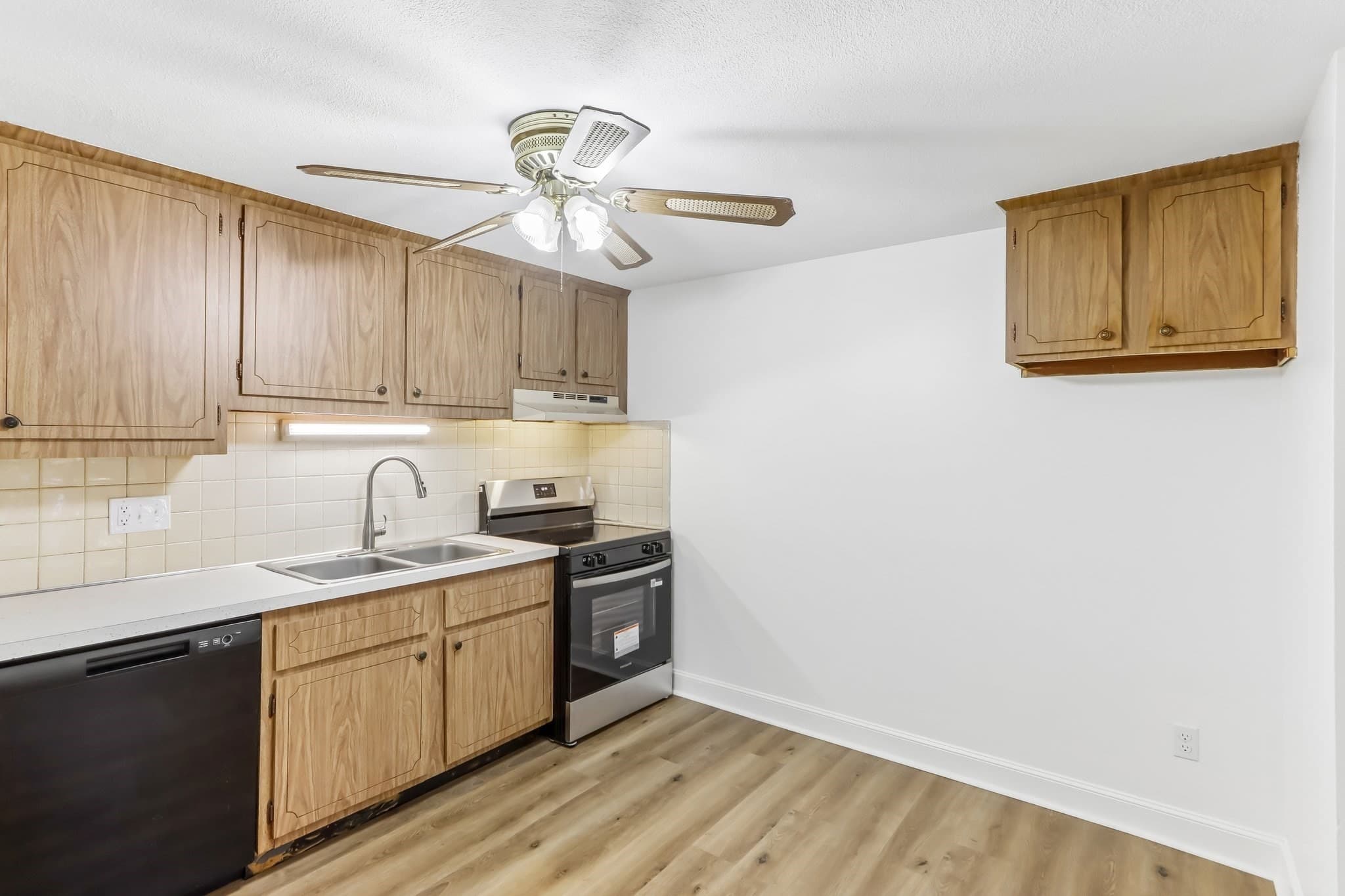 Condominium at 7 Walker Rd # 10, North Andover MA 01845, photo 11 of 22