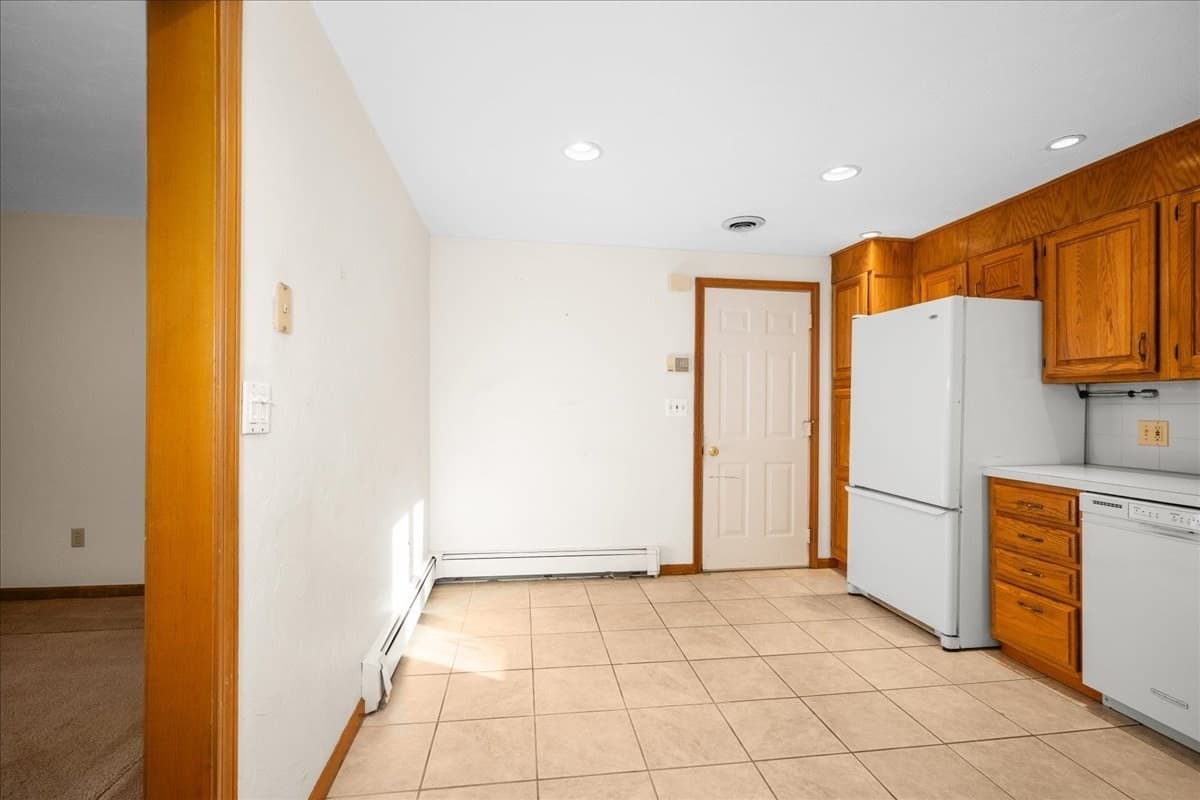 Single Family Residence at 4 Garrison Ln, Southborough MA 01772, Southborough, photo 6 of 42