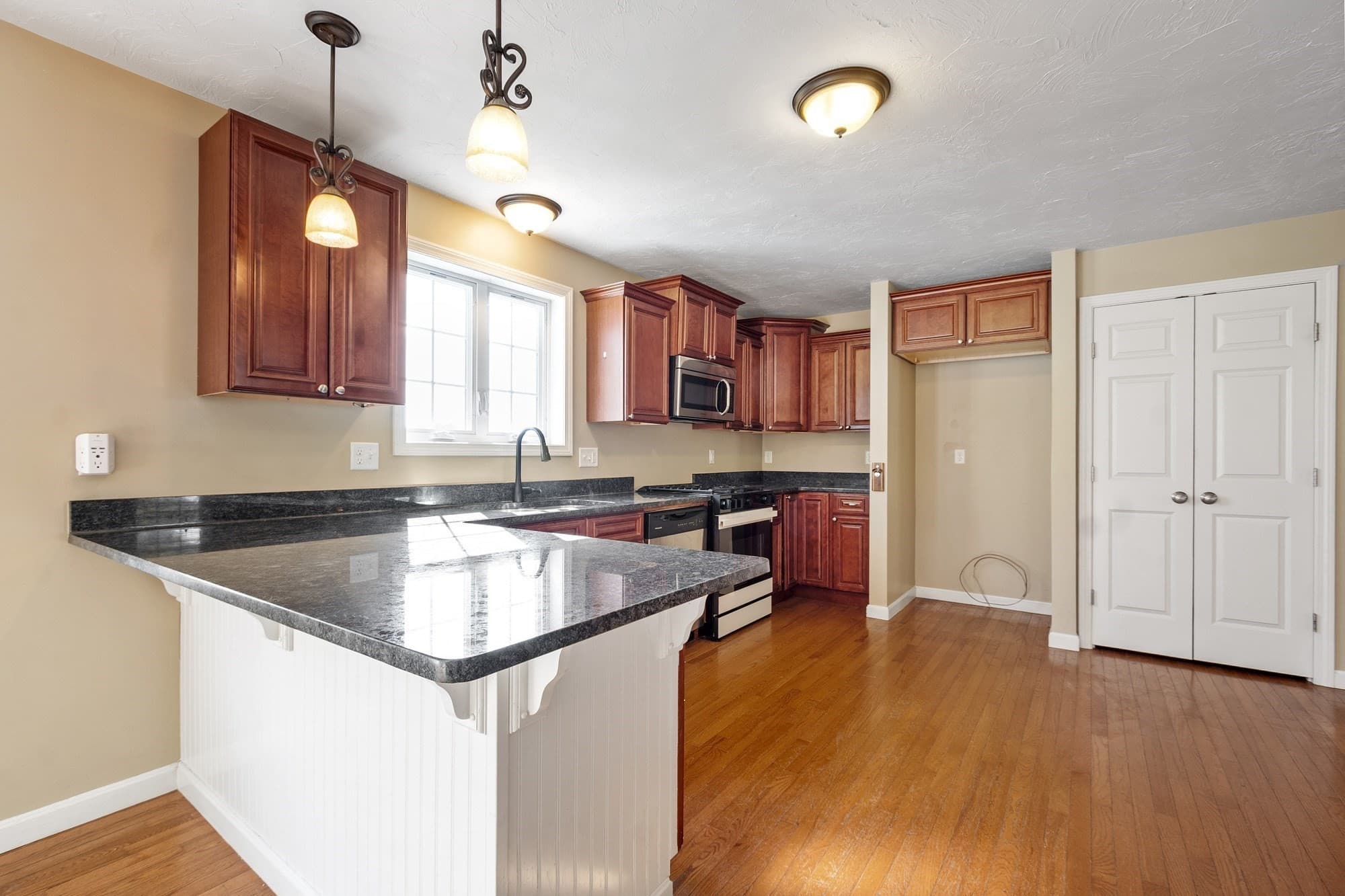 Single Family Residence at 122 Ellis Rd, Westminster MA 01473, photo 7 of 39