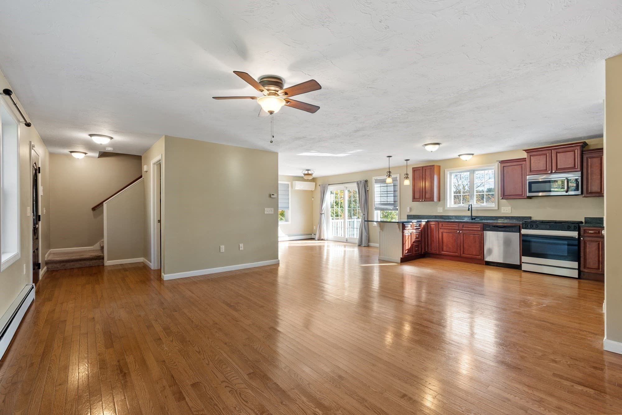 Single Family Residence at 122 Ellis Rd, Westminster MA 01473, photo 10 of 39
