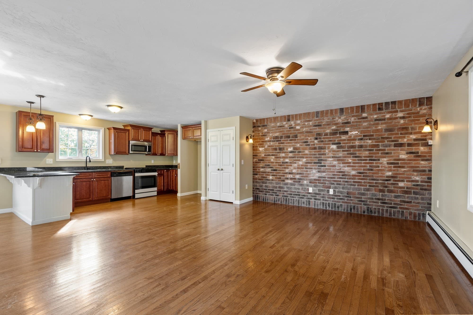 Single Family Residence at 122 Ellis Rd, Westminster MA 01473, photo 11 of 39