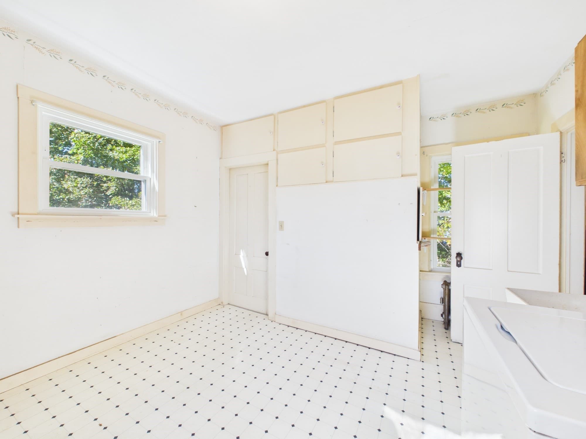 Single Family Residence at 56 Glover St, Southbridge MA 01550, photo 12 of 32