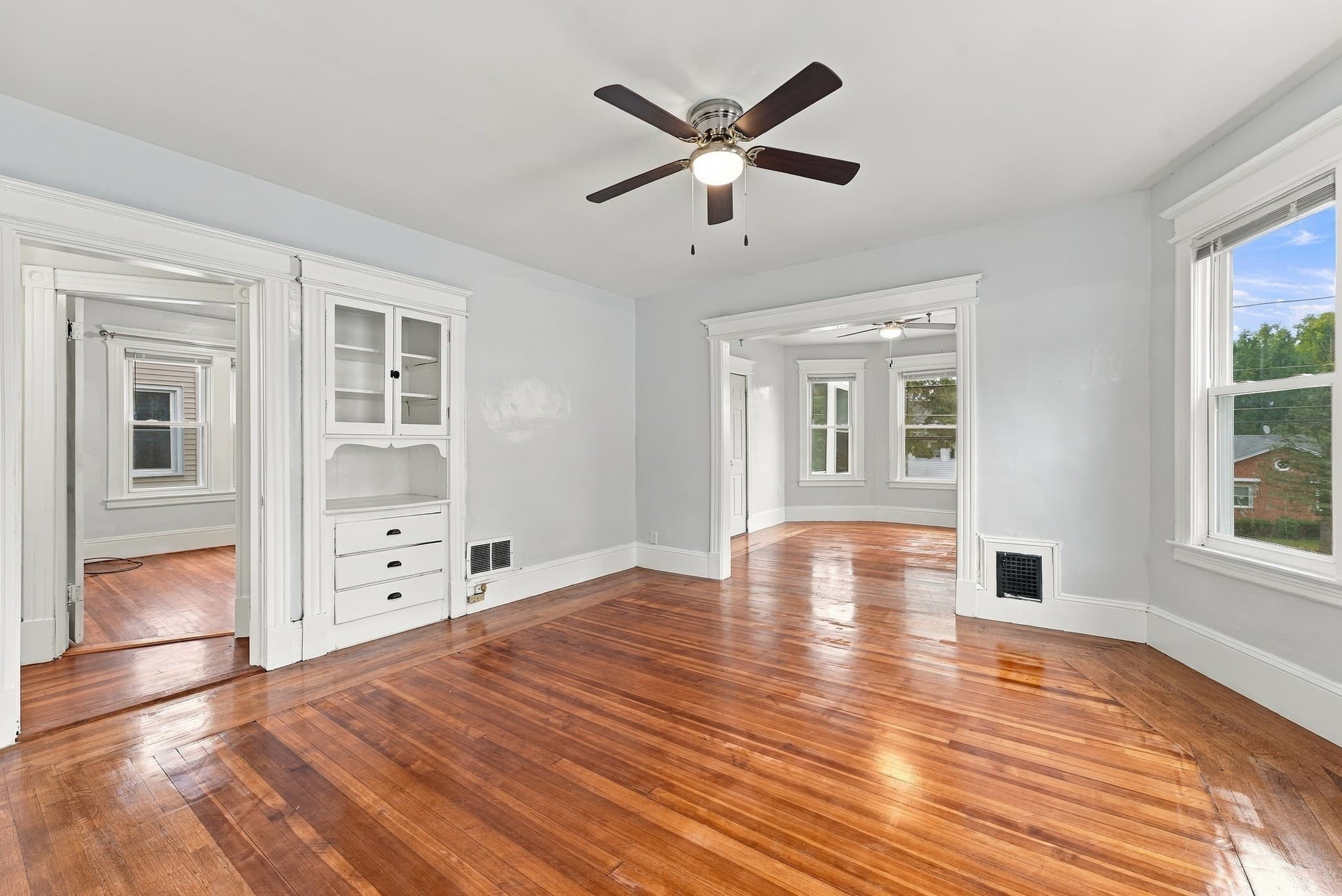 3 Family at 190 Oak St, Springfield MA 01151, Springfield, photo 7 of 40
