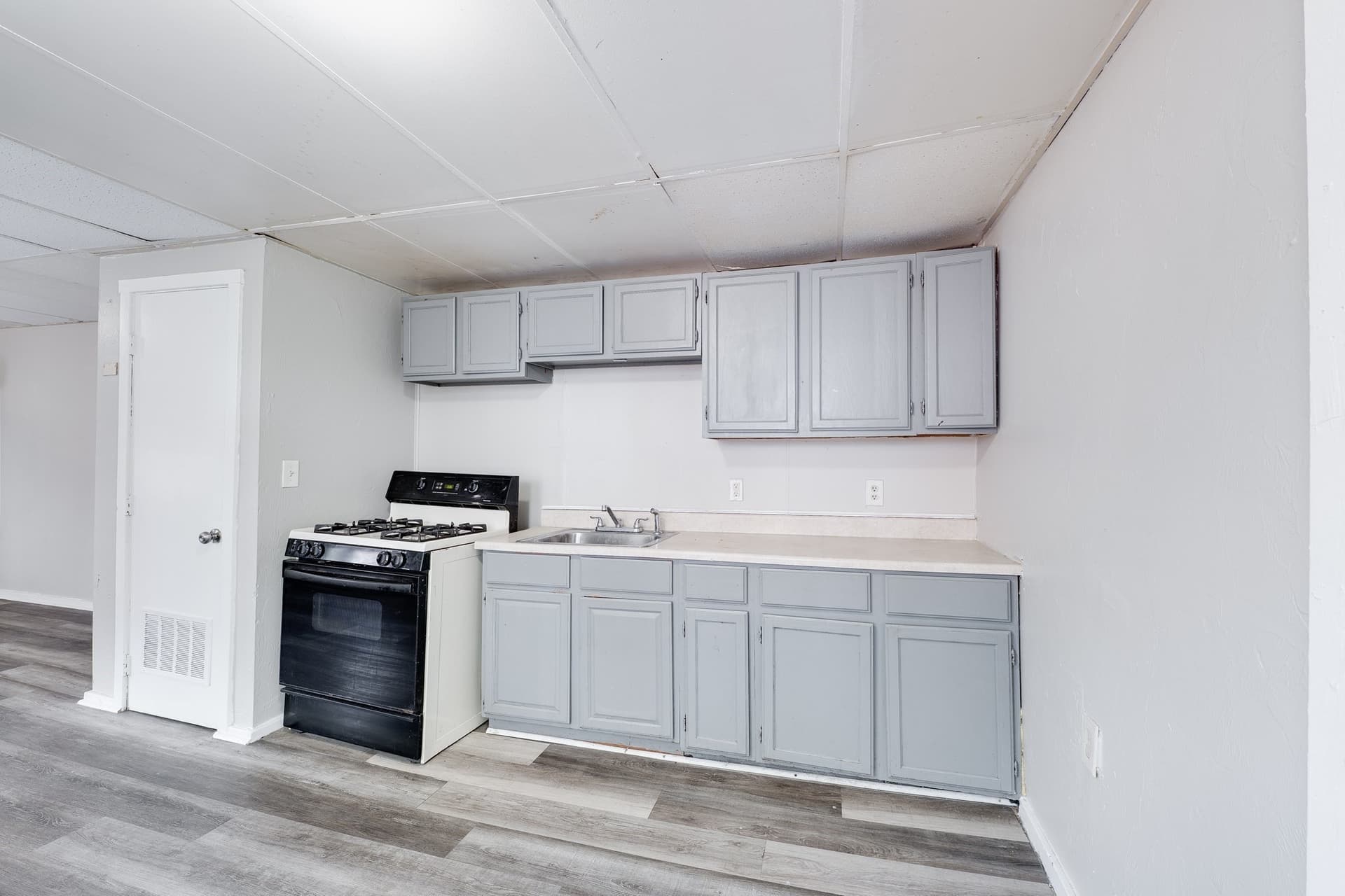Apartment at 468 Liberty Street # 1R, Springfield MA 01104, photo 2 of 12