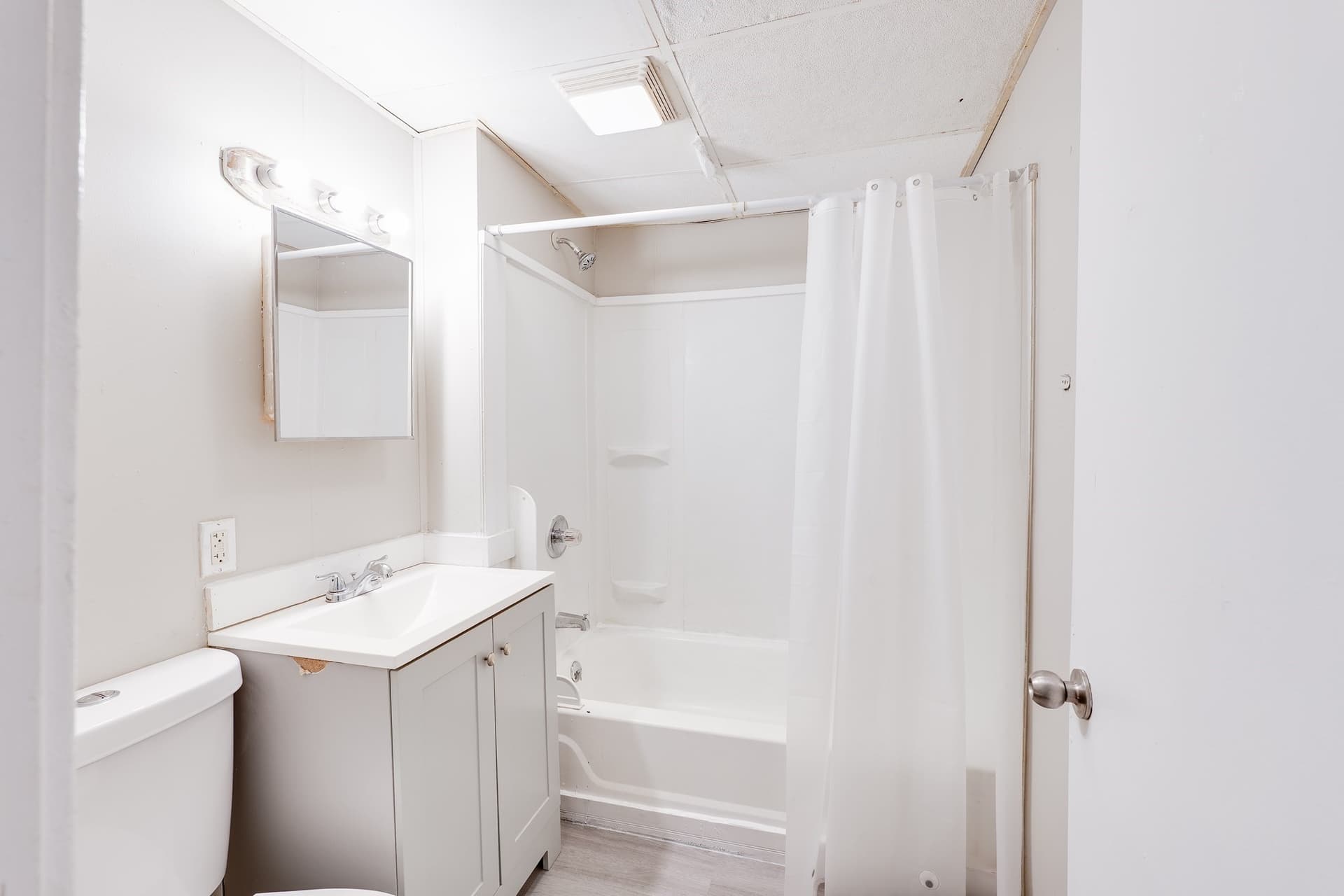 Apartment at 468 Liberty Street # 4L, Springfield MA 01104, photo 3 of 12