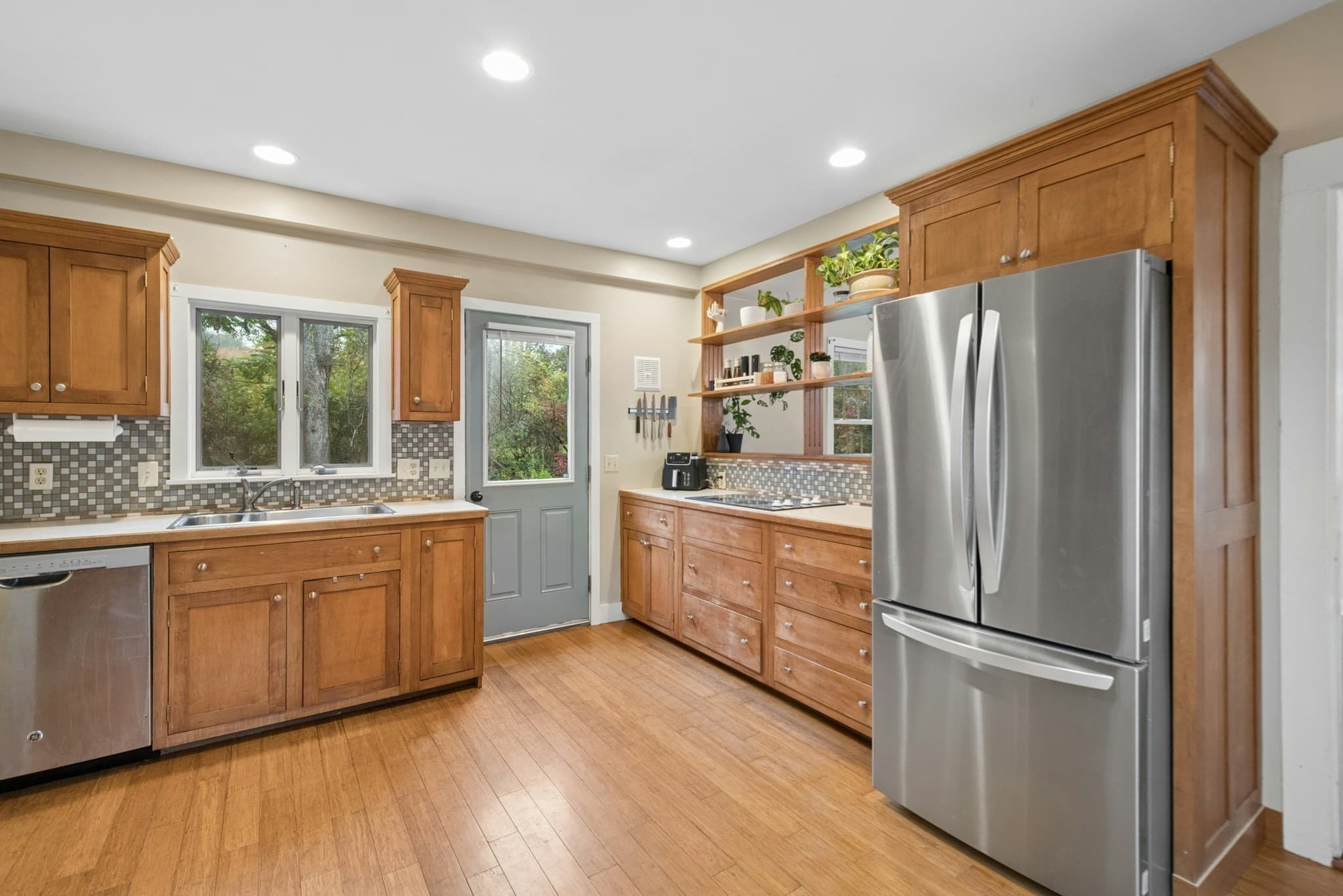 Single Family Residence at 146 South St, Barre MA 01005, photo 2 of 29