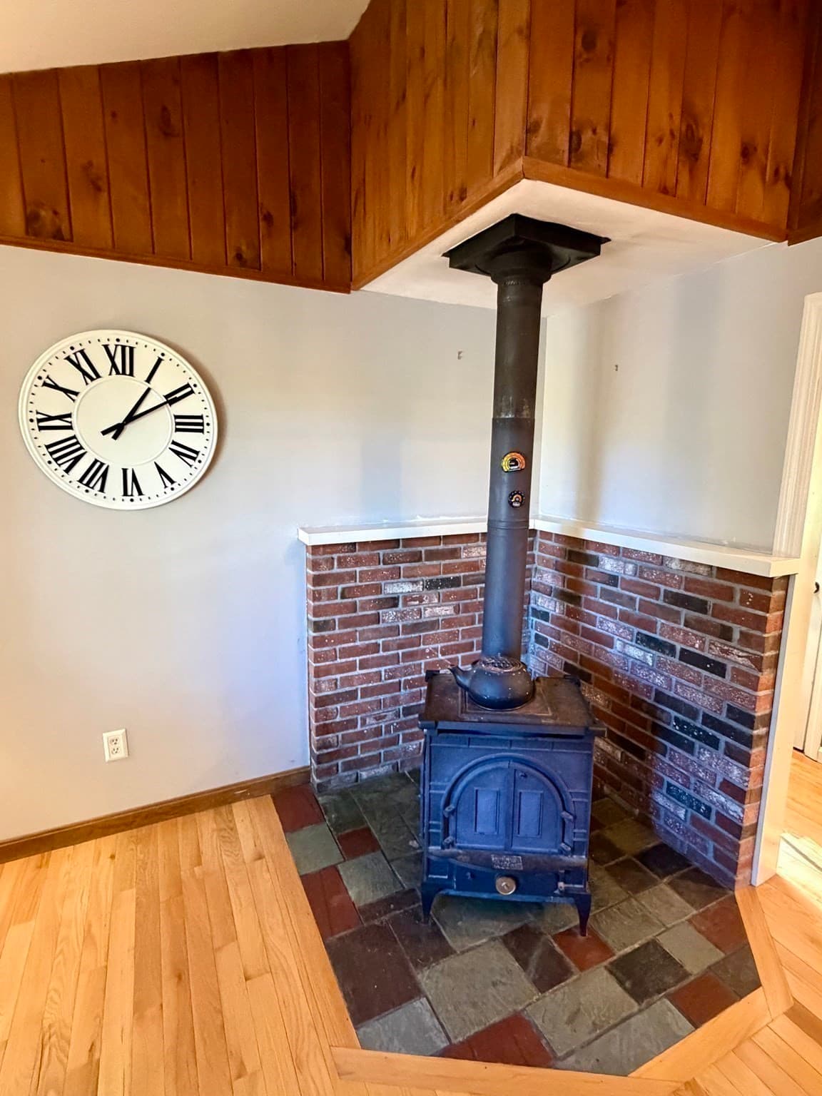 Single Family Residence at 158 Dudley Rd, Oxford MA 01540, photo 7 of 27