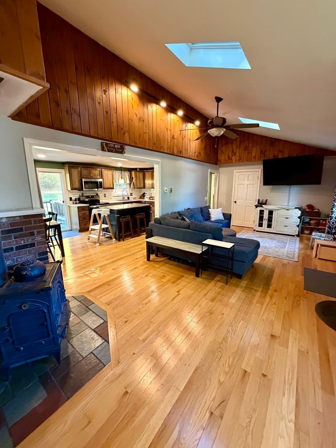 Single Family Residence at 158 Dudley Rd, Oxford MA 01540, photo 5 of 27