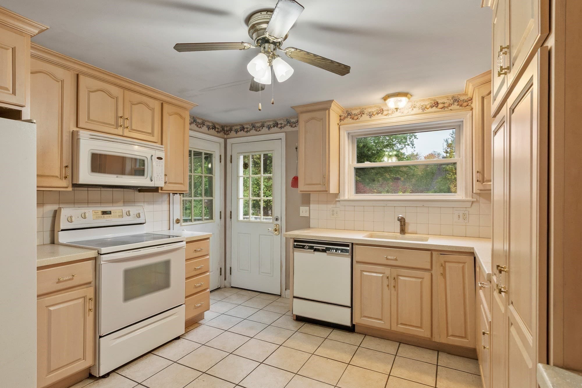 Single Family Residence at 1106 Wachusett St, Holden MA 01522, photo 20 of 41