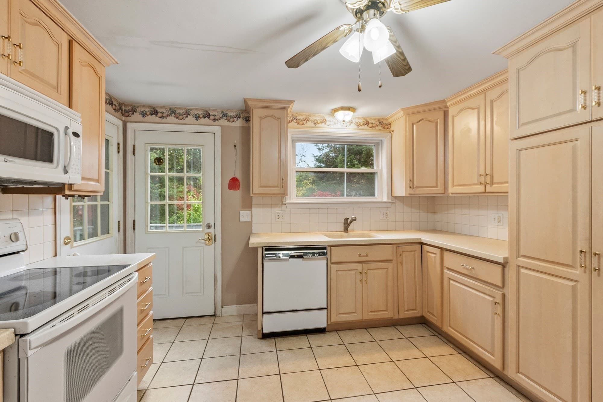 Single Family Residence at 1106 Wachusett St, Holden MA 01522, photo 19 of 41