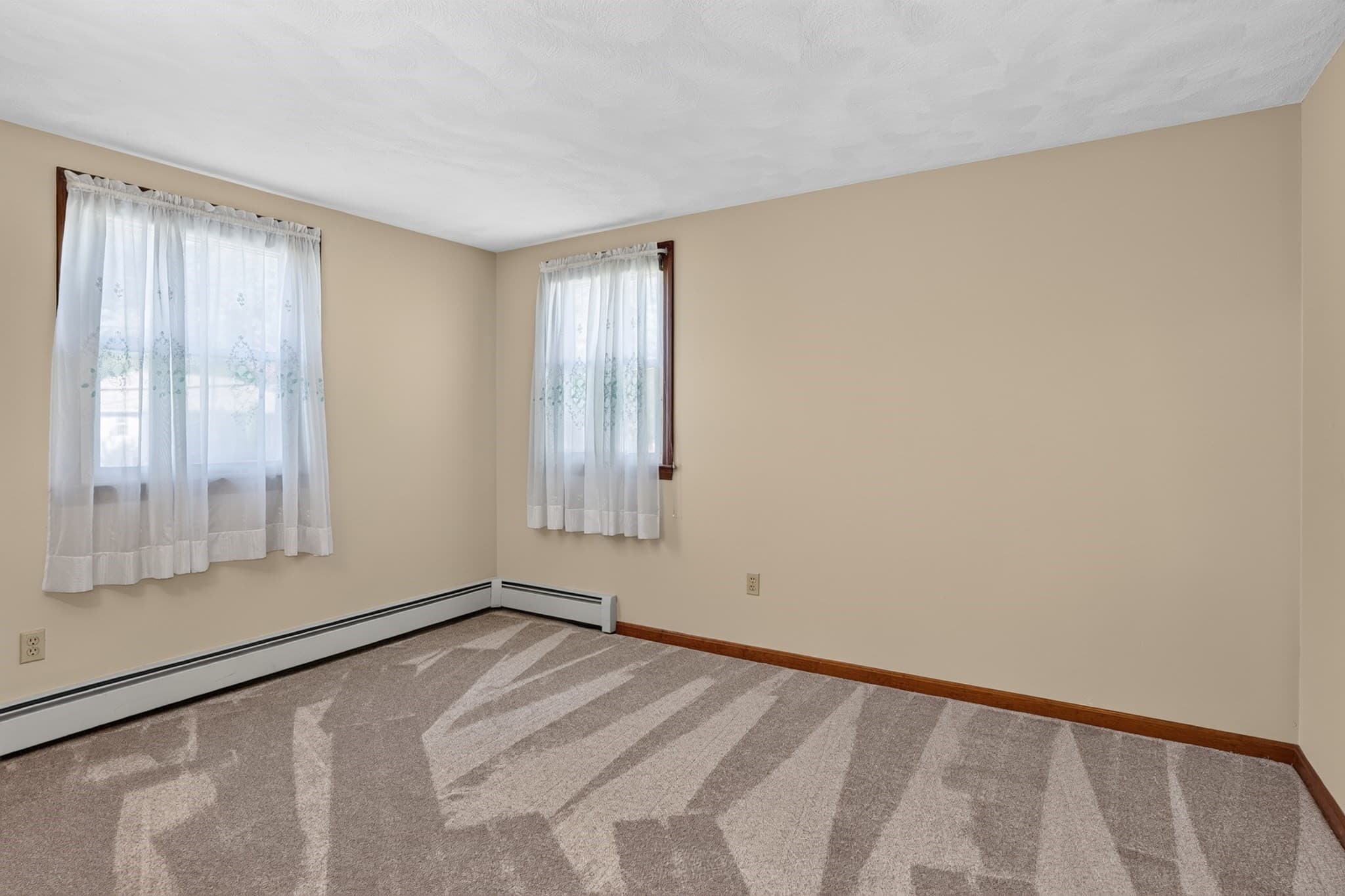 Single Family Residence at 4 Goodwin Dr, Burlington MA 01803, photo 17 of 33