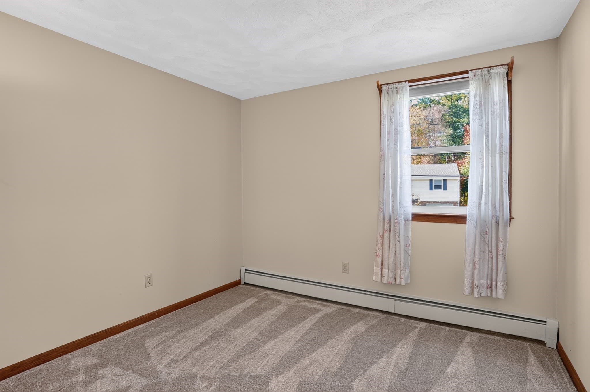 Single Family Residence at 4 Goodwin Dr, Burlington MA 01803, photo 16 of 33