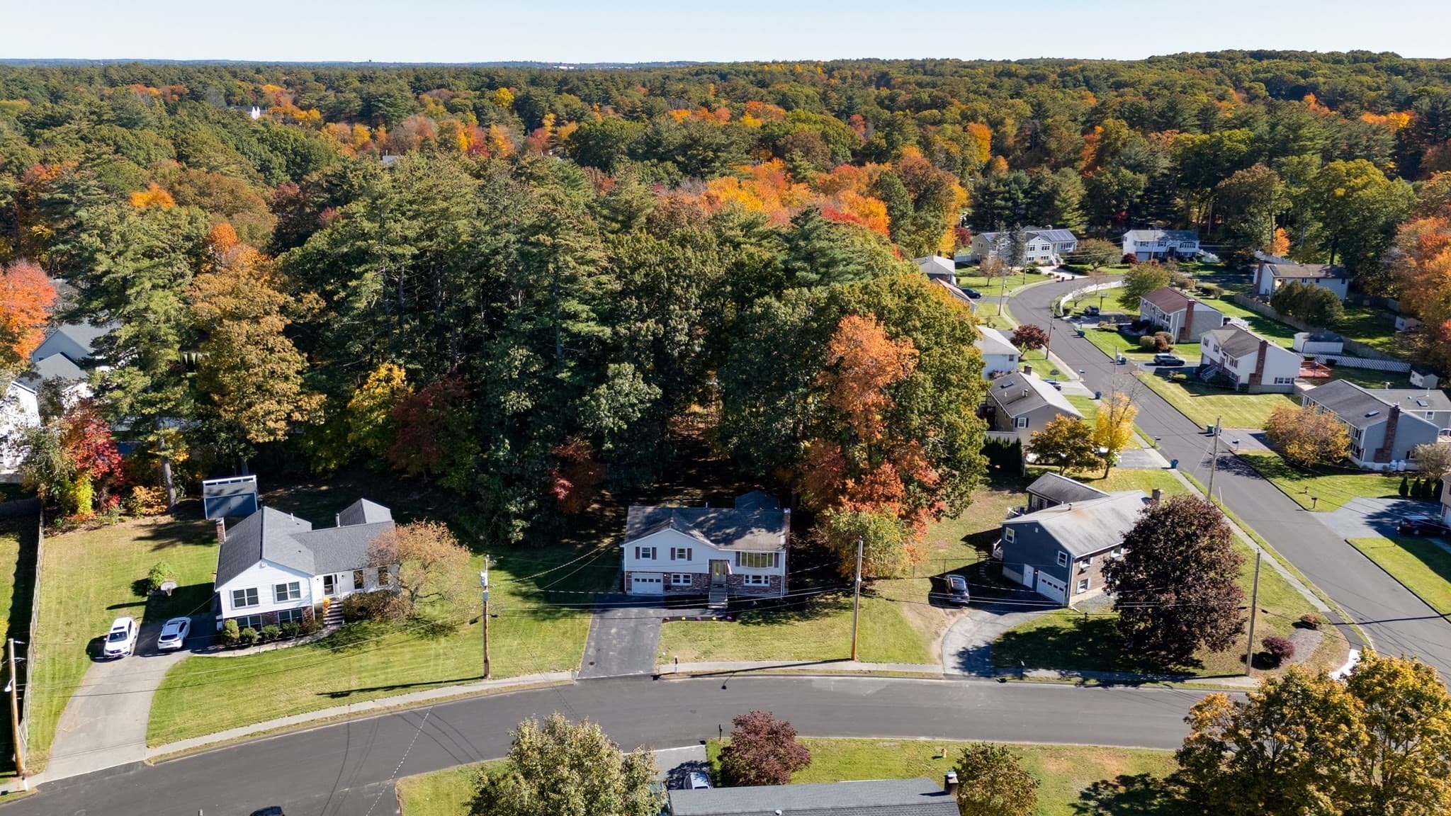 Single Family Residence at 4 Goodwin Dr, Burlington MA 01803, photo 3 of 33