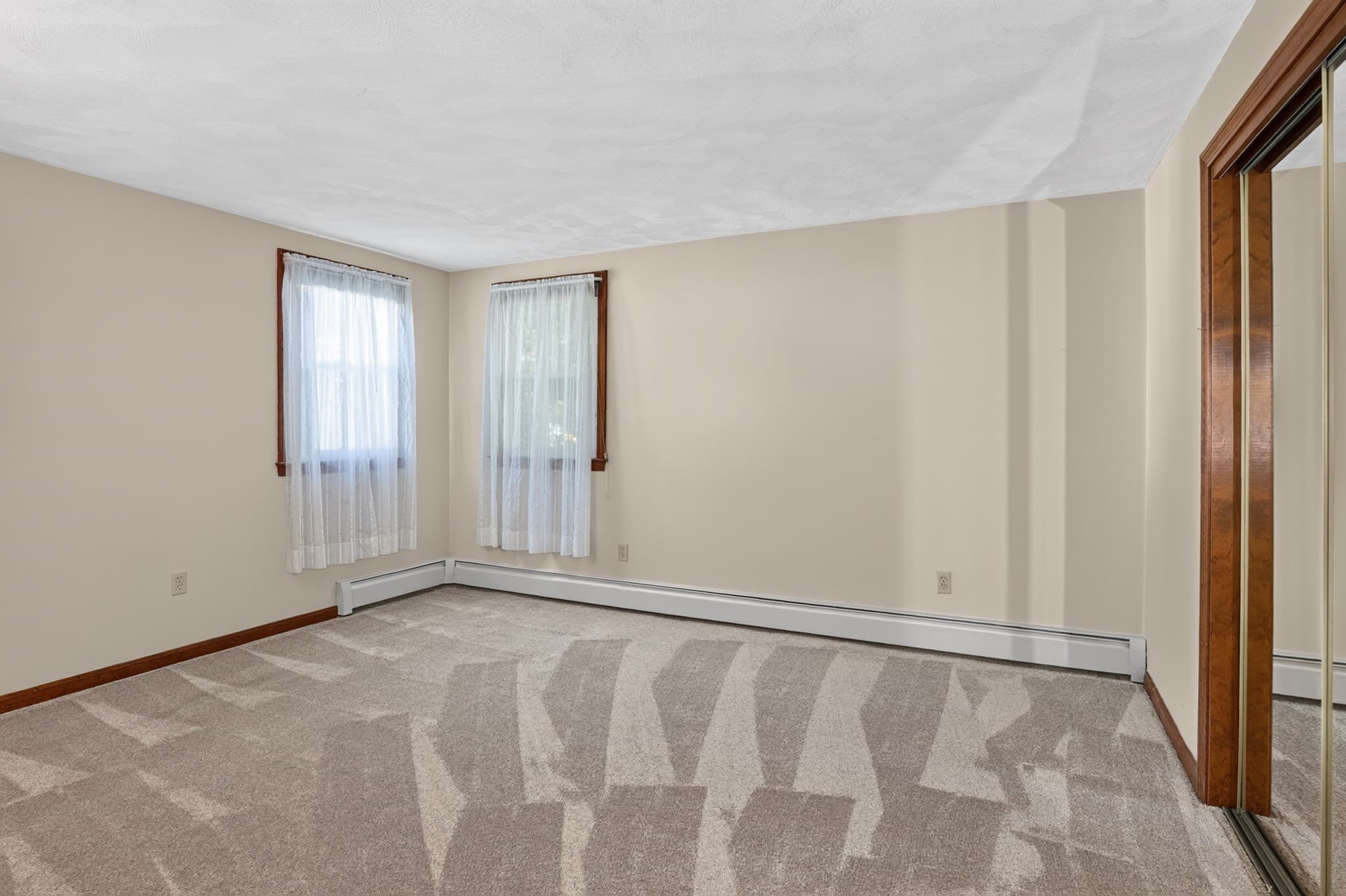 Single Family Residence at 4 Goodwin Dr, Burlington MA 01803, photo 15 of 33