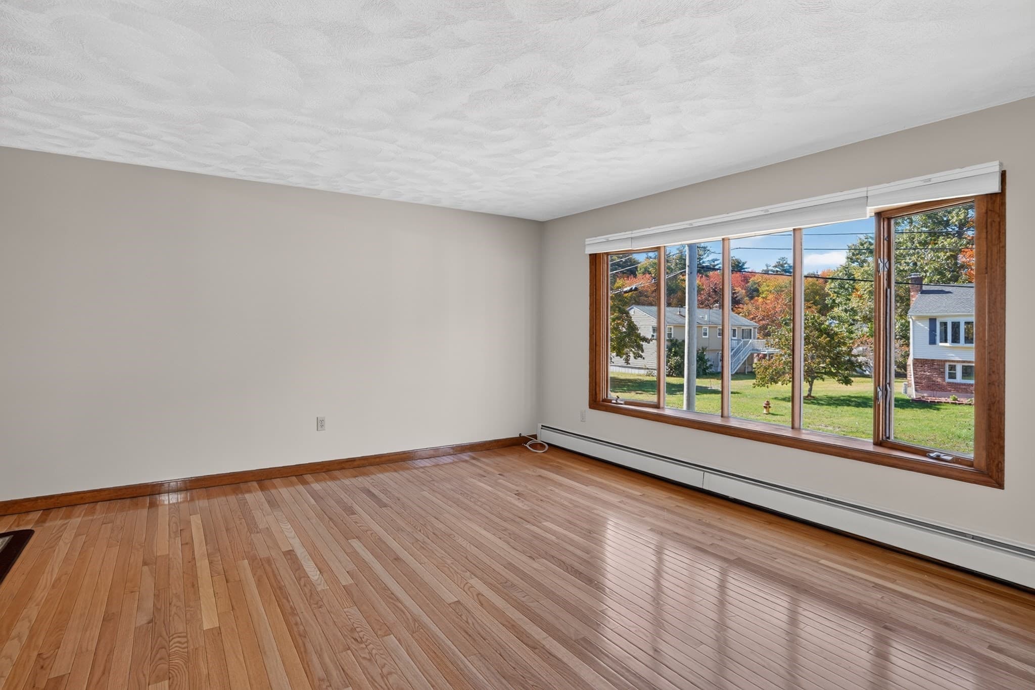 Single Family Residence at 4 Goodwin Dr, Burlington MA 01803, photo 8 of 33