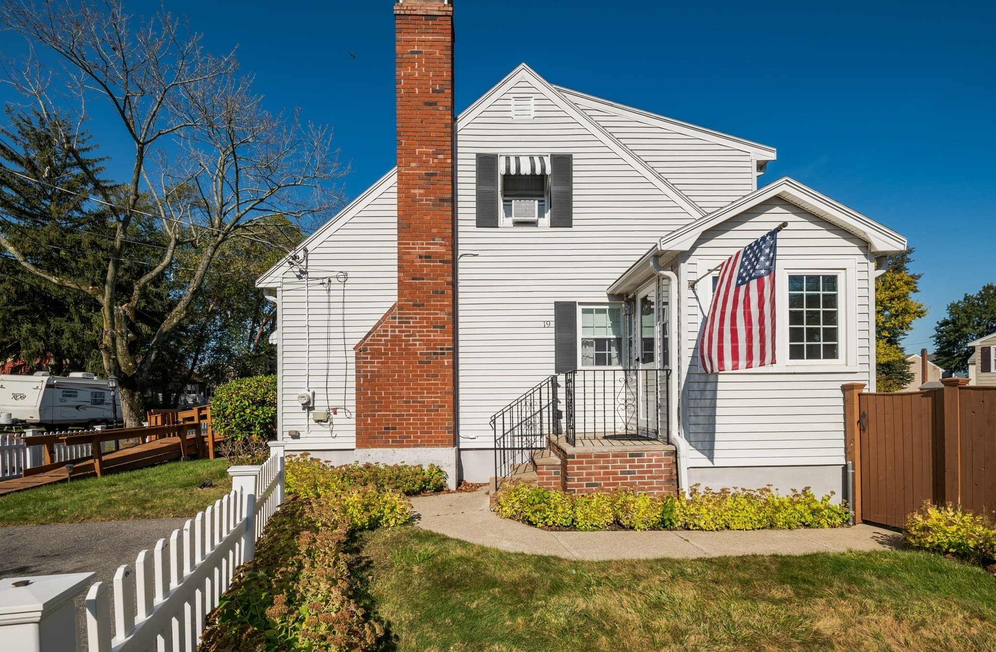 Single Family Residence at 19 Sabino Farm Rd, Peabody MA 01960, photo 5 of 40